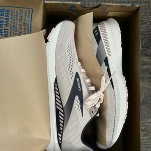 Brooks Launch GTS support